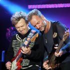 Andy Summers junto a Sting, del grupo The Police, una de las bandas icónicas del pop rock de la década de 1980.