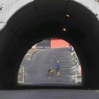 Fotografía del 23 de enero de 2023, que muestra el túnel por donde bajo el aluvión hace un año en Quito (Ecuador).