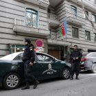 La policía iraní resguarda la embajada de Azerbaiyán en Teherá, este 27 de enero.