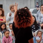 Paulette Abdallah en un taller del colectivo Rulos de Venezuela.