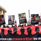 Manifestantes exigen la liberación de sus compatriotas.