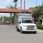 El vehículo de Medicina legal sale de la urbanizacion Castilla, donde se produjeron los asesinatos