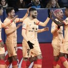 Los jugadores del Atlético de Madrid celebran el tanto conseguido por Saúl.