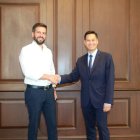 Pablo Arosemena, ministro de Economía y Finanzas, y Varapat Chensavasdijai, nuevo jefe de la misión del FMI para Ecuador.