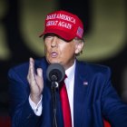 El expresidente de EE.UU. Donald Trump, en una fotografía de archivo. EPA/Jim Lo Scalzo