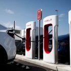 Estación.- Una de las electrolineras para carros eléctricos, de Tesla.