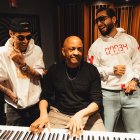Fotografía cedida por Paola España Press que muestra a Maluma y a Mark Anthony mientras trabajan en una colaboración en los estudios The Hit Factory de Miami (Estados Unidos).