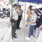 Reunión. Los moradores de la ciudadela 9 de Octubre, exigieron respuestas y soluciones a los Policías.