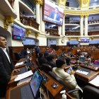 Fotografía cedida ayer por el Congreso de Perú que muestra otra sesión del pleno que debate un proyecto de ley para adelantar elecciones generales, en Lima (Perú). EFE/Congreso del Perú