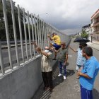 . Muro. Ahora los antisociales trepan los barrotes o simplemente ingresan en motocicletas u otros vehículos por las diferentes entradas que hay en la ciudadela, mencionan los residentes.