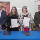Cuenca. Funcionarios del Museo y la Universidad, tras firma del acuerdo.