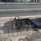 Caja de conexiones eléctricas con sus cables expuestos a los ciudadanos.