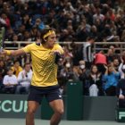 El ecuatoriano Álvaro Guillén perdió, pese a que complicó a Stefanos Tsitsipas.