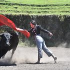 Figuras. Isaac Leime, de 10 años, y Marjorie Cuesta, de 23, son alumnos de la Escuela Taurina  Señor de la Buena Esperanza.