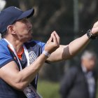 Jimmy Bran, seleccionador de Ecuador sub-20, se mostró contrariado tras la derrota ante Uruguay.