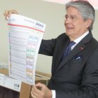 El presidente Guillermo Lasso votó esta mañana en un recinto electoral de Guayaquil.