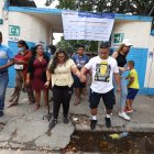 1. Dificultades. Las personas con movilidad reducida tenían complicaciones para caminar en los recintos electorales