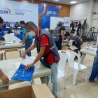 En la Delegación Provincial Electoral del Guayas , se instala la Junta Electoral para empezar el escrutinio de los votos.