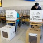 Dudas. Hubo ciudadanos que echaron a la suerte su decisión y en otros casos pidieron asesoramiento por teléfono