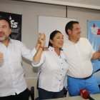 Celebración. Paola Pabón y Pabel Muñoz se mostraron convencidos del triunfo pero prefieren esperar los resultados oficiales.