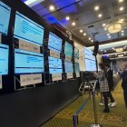 Escenario. Se instalaron más de 20 pantallas para visualizar cifras.