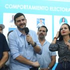 Aquiles Álvarez y Marcela Aguiñaga en su pronunciamiento de victoria en las seccionales.