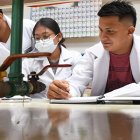 Se planea dar oportunidades a los estudiantes por medio de prácticas pre profesional o charlas.