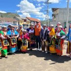 El alcalde electo de Cuenca, Cristian Zamora, durante una visita a una comunidad rural..