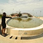 Piletas. Unas pocas tienen agua, pero estancada. No están encendidas.