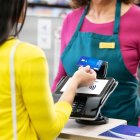 El uso de tarjetas sin contacto registra una mayor adopción.