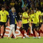 Yeltzin Erique, de la selección Sub-20 de Ecuador, refleja toda la desazón frente a la celebración de los jugadores de Colombia, quienes vencieron a la Mini-Tri en el último partido del Sudamericano por marcador de 1-0.