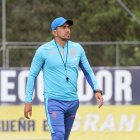 Jimmy Bran, DT de Ecuador, es señalado por los expertos, tras las derrotas.