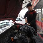 El chequeo de batería es crucial previo al invierno, pues el consumo de energía del carro aumenta por el uso de luces, limpiaparabrisas o a/c.