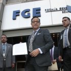 Entrega. El secretario de Seguridad Diego Ordóñez presentó en la Fiscalía.