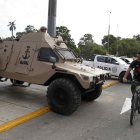Militares y policías custodian las calles, en el centro de Lima (Perú). Foto de archivo. EFE/ Paolo Aguilar