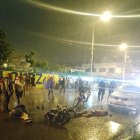 Machala. Los supuestos asaltantes yacen en la calle tras el tiroteo.