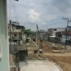 Situación. Los vecinos de este barrio alertan por el poste en mal estado.