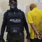 Dos uniformados realizaban un operativo de control por el sector del Fortín, en la avenida Casuarina, cuando se percataron de la actitud sospechosa de estos individuos