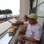 Comensales. Hasta el local llegan de diferentes partes de la urbe. Se ha convertido en una hueca.