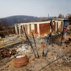 Fotografía que muestra una vivienda totalmente devastada por el fuego en San Ricardo.