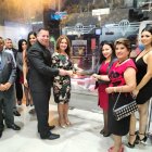 Hegel Peñaherrera junto a los funcionarios de la nueva agencia Portoviejo.