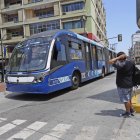 Una unidad de la Metrovía, en el centro de Guayaquil.