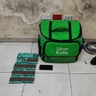 La pareja llevaba este bolso, en cuyo interior la policía encontró la droga.