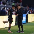 El DT Martín Anselmi habló con Kendry Páez previo a su primer juego.