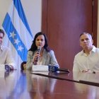 El Gobernador del Guayas, Franchesco Tabacchi mantiene un diálogo con la Prefecta electa de la provincia Marcela Aguiñaga