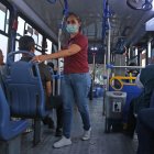 Una usuaria de la transportación pública de Guayaquil.