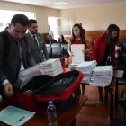 Diligencia. Abogados durante la audiencia preparatoria de juicio instalada en la Unidad Judicial de Carcelén.