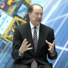 otografía de archivo fechada el 19 de abril de 2022 que muestra al presidente del Banco Mundial (BM), David Malpass, durante una mesa redonda en la asamblea de primavera celebrada en la sede del organismo en Washington (EE UU).