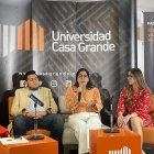 La moderadora Ingrid Ríos (izquierda) y los analistas Jorge Chuya, Paula Nimbriotis y Arianna Tanca, en la Universidad Casa Grande.