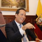 Cucalón ess abogado con maestrías en Derecho Administrativo y en Derecho Constitucional. Ha sido profesor de varias universidades y analista político.